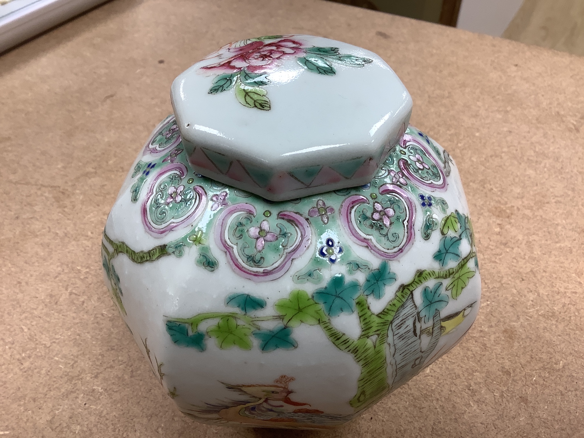 A Chinese Qianlong famille rose patty pan, and a 19th century Chinese ginger jar and cover (2)